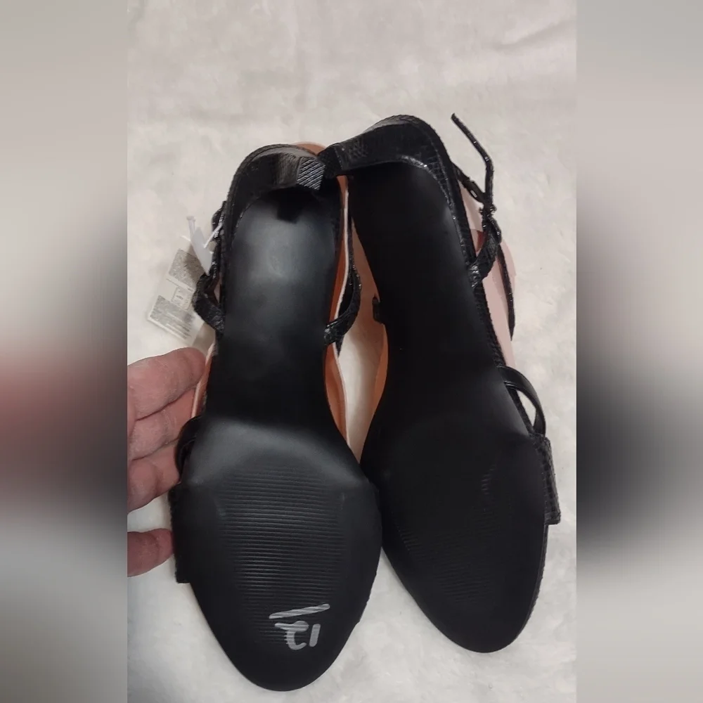 GAP Black Heels with Sleek Design and Comfortable Fit